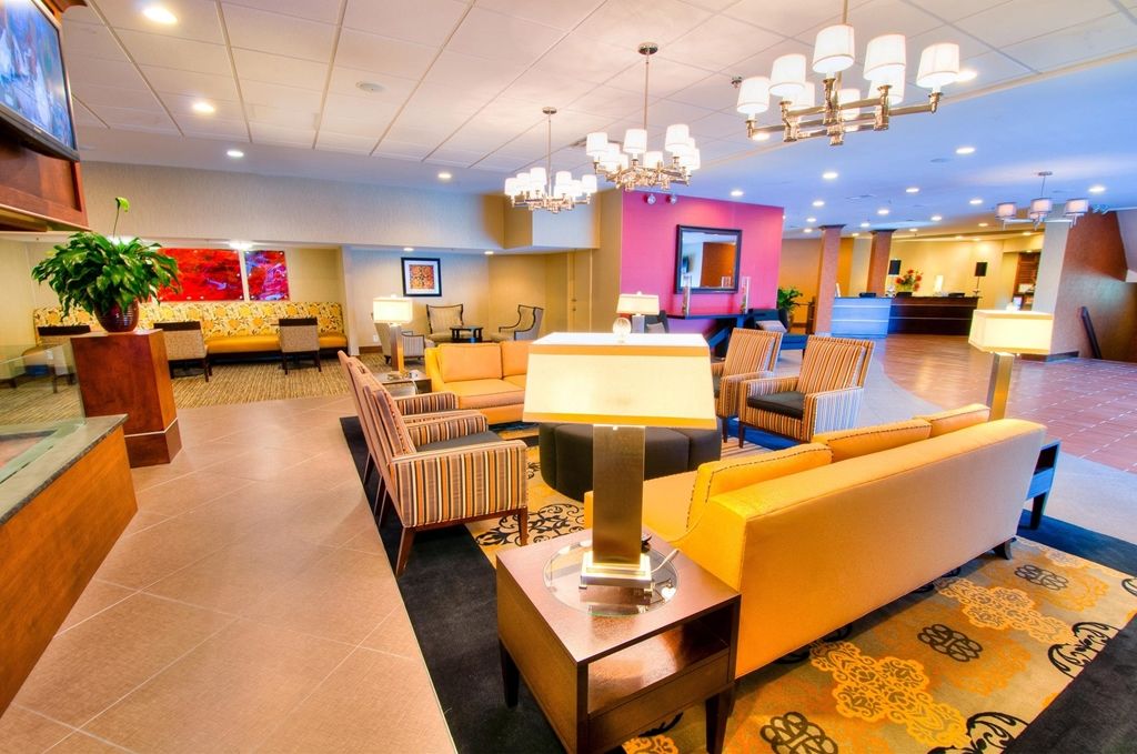 Doubletree By Hilton Hotel Raleigh - Brownstone - University Beltér fotó