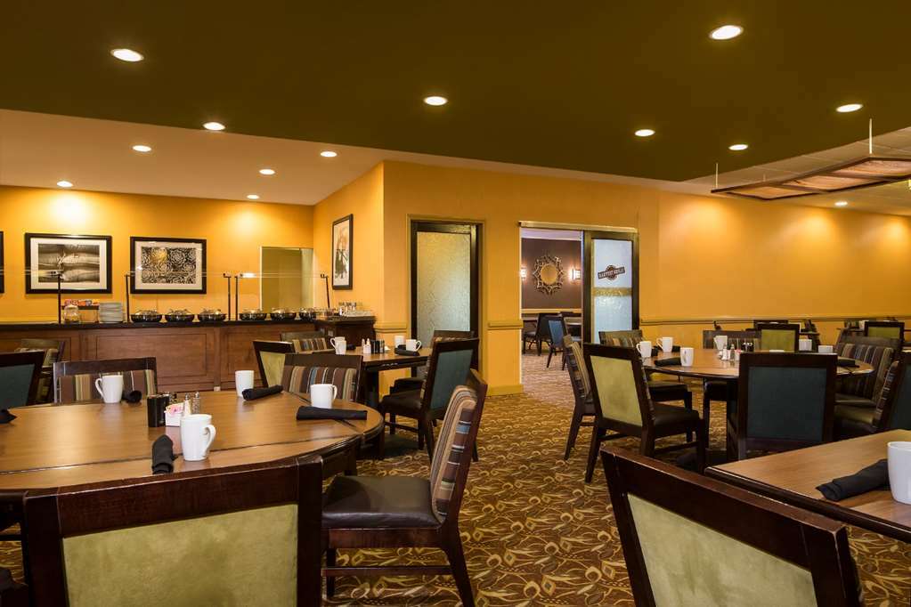 Doubletree By Hilton Hotel Raleigh - Brownstone - University Étterem fotó