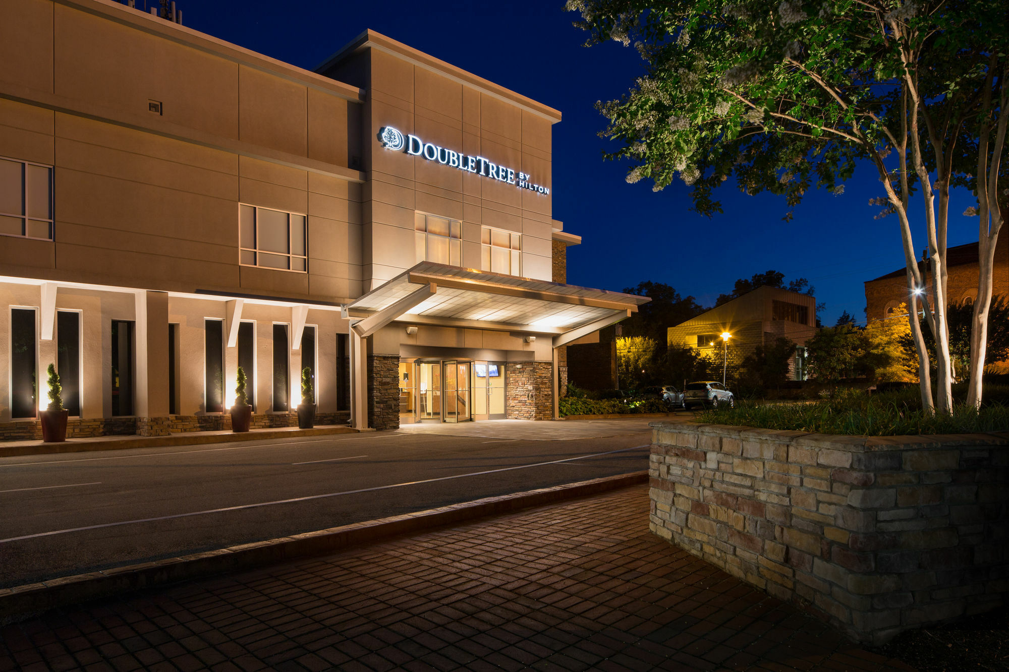 Doubletree By Hilton Hotel Raleigh - Brownstone - University Kültér fotó